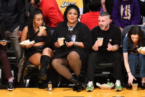 Lizzo’s outfit at the Lakers Game Made Heads Turn