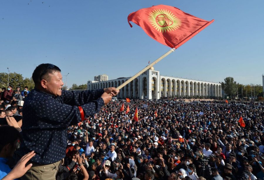 TOPSHOT - People protest against the results of a parliamentary vote in Bishkek on October 5, 2020. (Photo by VYACHESLAV OSELEDKO / AFP) (Photo by VYACHESLAV OSELEDKO/AFP via Getty Images)