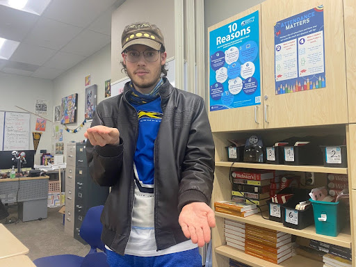 The pose that people normally use to signify 6-7.
PHOTO CREDIT: Luke Derum
