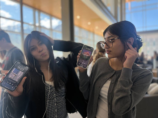 Left to right: Natalie Perez, Sadikshya Kuikel. Perez and Kuikel listening to their favorite artists. 
PHOTO CREDIT: Shreya Bhurtel